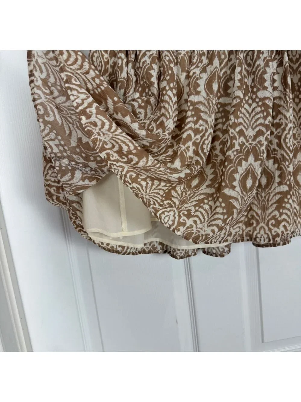 Dynamite Pleated Damask Mini Skirt Womens Medium White Tan Lined - Picture 4 of 11